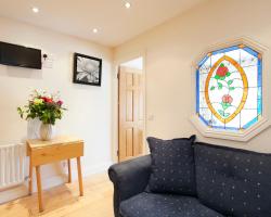 Leeson Apartments