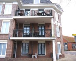 B's Beach Apartments