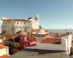 Best Terrace River View Apt in Alfama