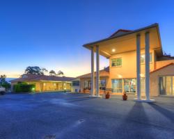 Country Roads Motor Inn