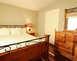 James Bay Inn Hotel, Suites & Cottage