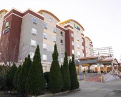 Holiday Inn Express Maspeth, an IHG Hotel