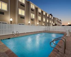 Super 8 by Wyndham San Antonio Airport North