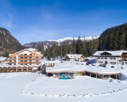 Hotel Dolomitenhof & Chalet Alte Post