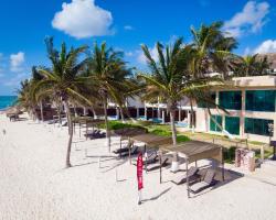 Le Reve Beachfront Hotel