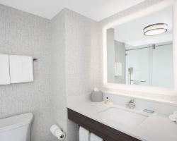 Holiday Inn Express Hotel & Suites Ottawa Airport, an IHG Hotel