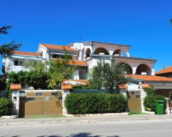 Apartments and Rooms Anika