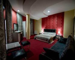 Hotel Batoni Near Airport