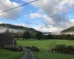 Tyddyn Bach Barn