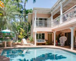 Old Lahaina House-Walk to town & beach!