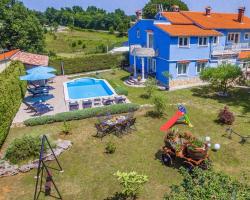 Villa Rampini - 300m2 Istria house with a pool, playground, grill, garden & private parking