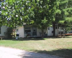 Colonial Bay Motel and Cottages
