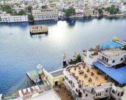 Hotel Devraj Niwas on Lake Pichola