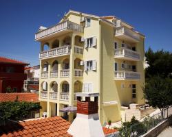 Apartments Zdravko