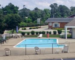 Quarterpath Inn & Suites