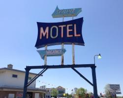 Skyline Motel