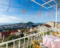 Rooms Batina