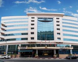 Landmark Summit Hotel
