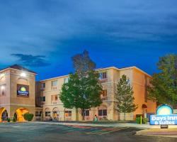 Days Inn & Suites by Wyndham Airport Albuquerque