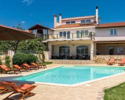 6 Bedroom Awesome Home In Pula