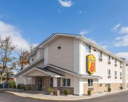 Super 8 by Wyndham Latham - Albany Airport