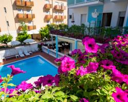 Hotel Villa dei Fiori - sul mare con piscina