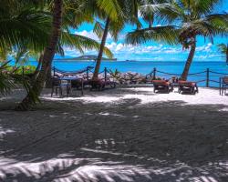 Anse Kerlan Beach Chalets