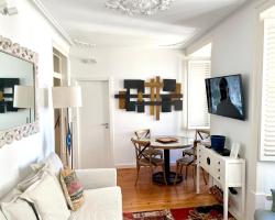 Bright and spacious three bedroom apt in the heart of Lisbon