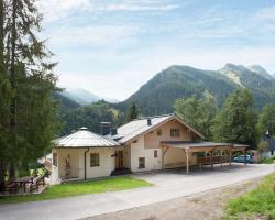 Lovely Chalet with Sauna Ski Storage Heating Carport