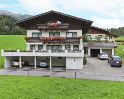 Lush Apartment in Hollersbach im Pinzgau with Terrace