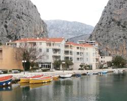 One-Bedroom Apartment Omis 07