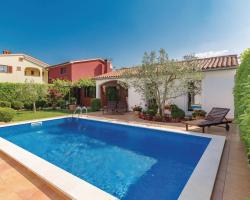 Beautiful Home In Fazana With 2 Bedrooms, Wifi And Outdoor Swimming Pool