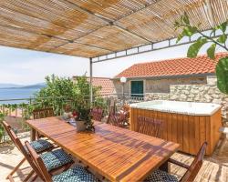 Beautiful Home In Podgora With 4 Bedrooms, Jacuzzi And Wifi