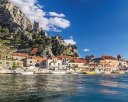 3 Bedroom Lovely Apartment In Omis