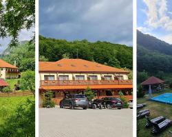 Pensiunea Castania - Pensiune cu piscina la munte