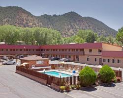 Glenwood Springs Cedar Lodge