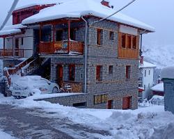 La Petri Studios with Fireplace & View