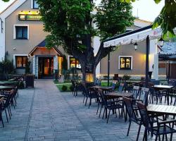 Hotel & Restaurant Pod Kaštany