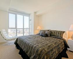 Hydewest - Capreol Luxury Furnished Penthouse Apartment