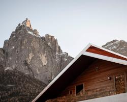 La Paula Apartments & Suites