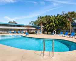 Baymont by Wyndham Intl Speedway I-95 Daytona Beach