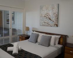 Airlie Seaview Apartments