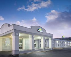 Days Inn by Wyndham Roanoke Hollins Near I-81