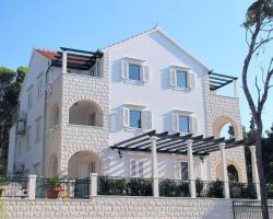 Apartments Villa La Riva - Seafront accommodation