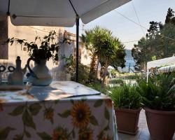 CASA CON VERANDA SUL MARE e A 4 MINUTI A PIEDI DALLA SPIAGGIA