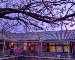 Beijing Badaling Great Wall Caos Courtyard guesthousel 1Private english tour guide 2Pick up&Drof off &landmark visiting serivice3Very near to Badaling Great Wall4Offer free beijing travel guide5Traditonal Chinese courtyard