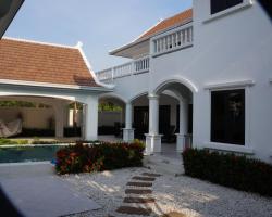 4 Bedroom Villa in Pattaya Beachfront