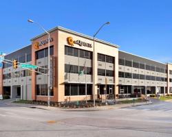 La Quinta Inn & Suites by Wyndham Indianapolis Downtown