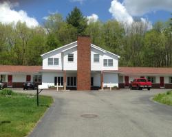 Economy Lodge 682 Main St Sturbridge