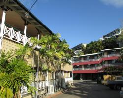 Yongala Lodge by The Strand